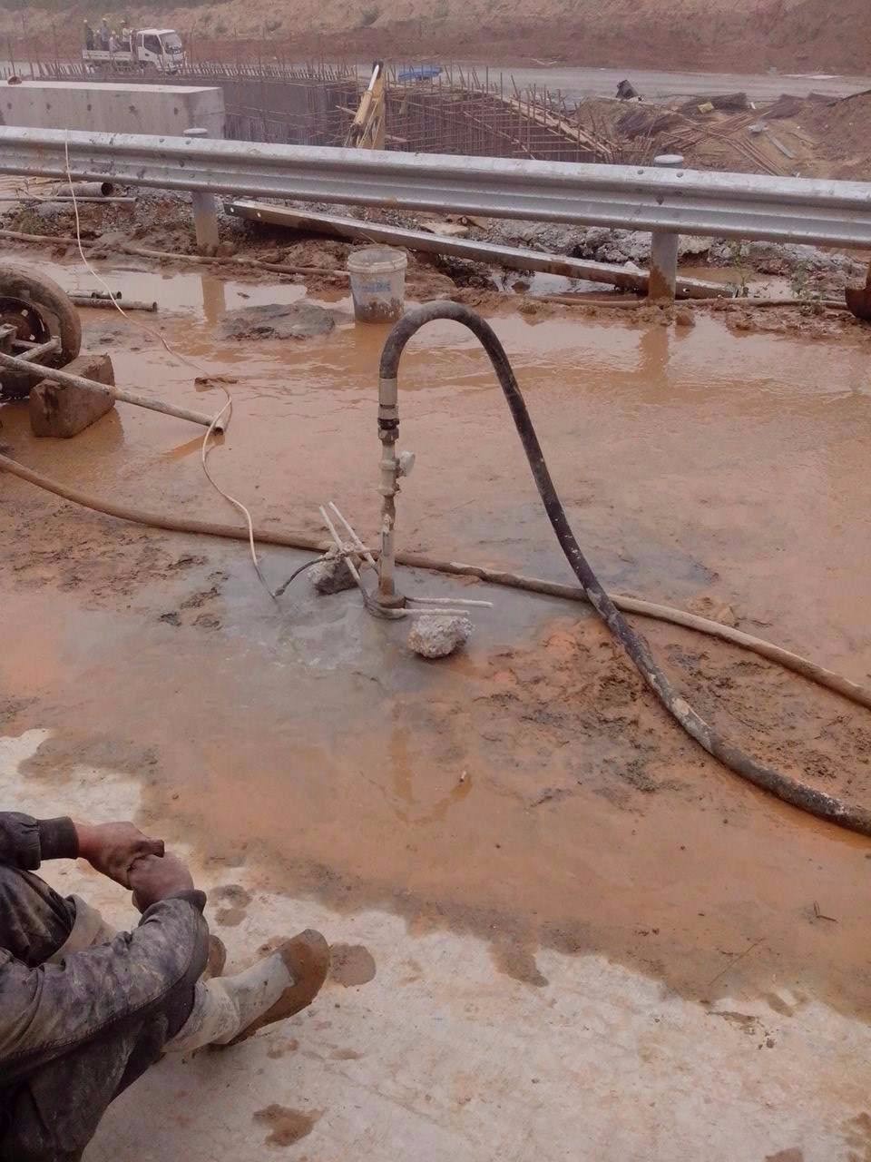 松滋路基压密注浆